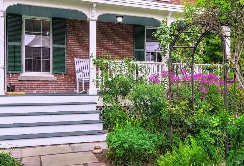 Retkeilymaja The Water Street Inn