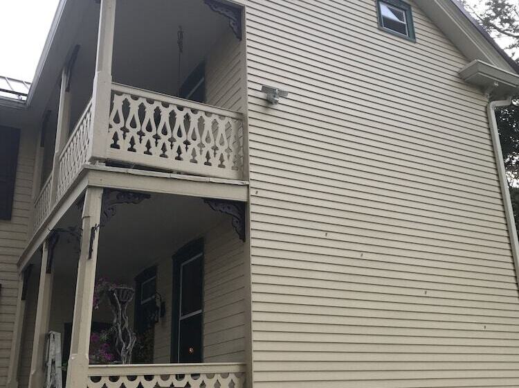 Carriage Stop Bed & Breakfast