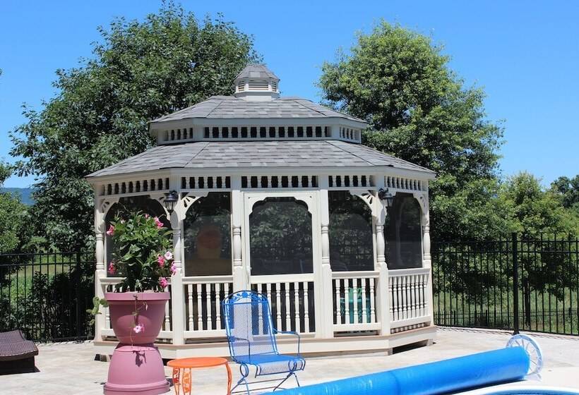 Carriage Stop Bed & Breakfast