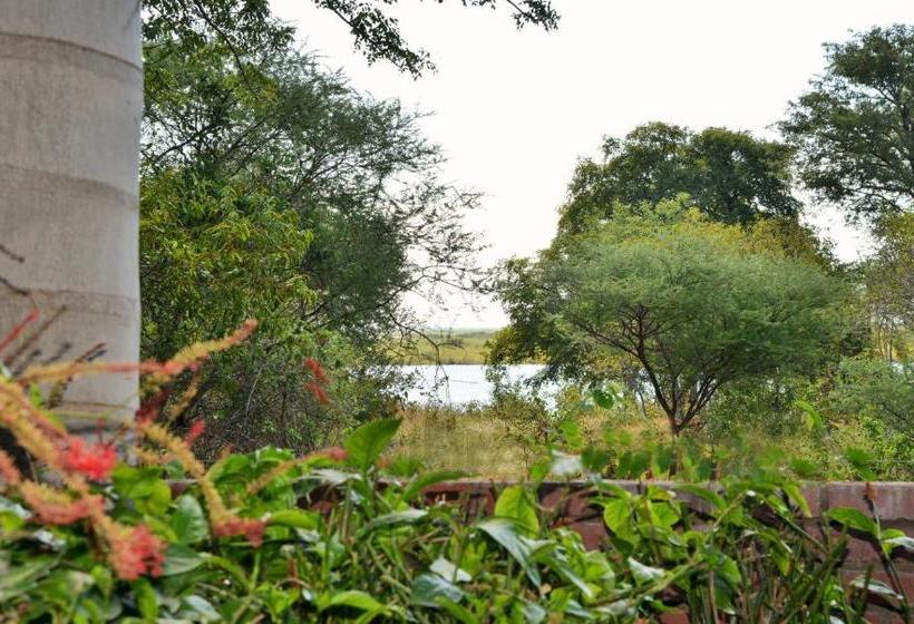 پانسیون Kasane Self Catering