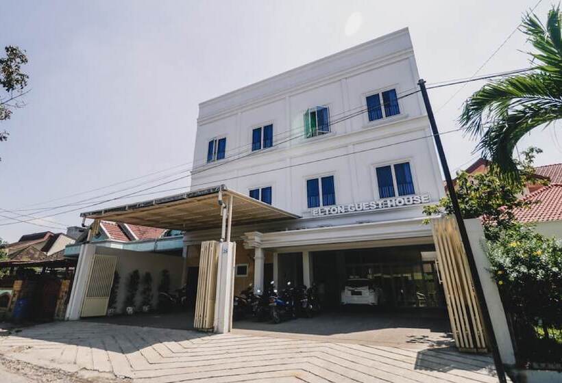 פנסיון Reddoorz Near Hermes Place Polonia Medan