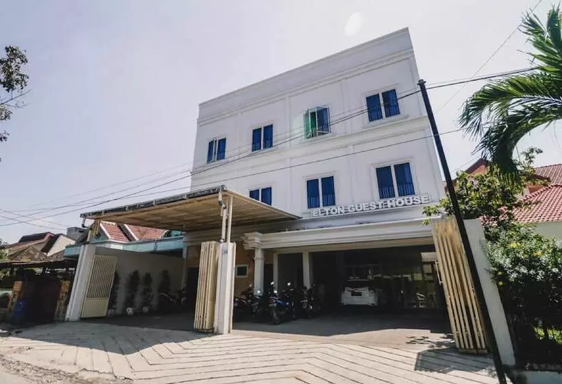 Majatalo Reddoorz Near Hermes Place Polonia Medan