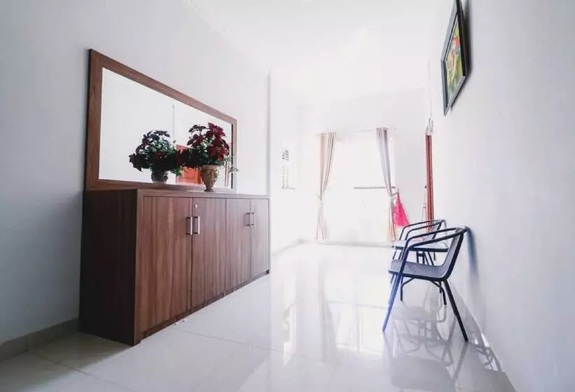 Majatalo Reddoorz Near Hermes Place Polonia Medan