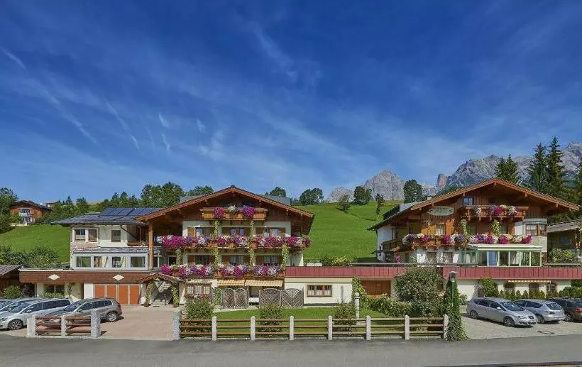 تختخواب و صبحانه Pension & Appartements Anny