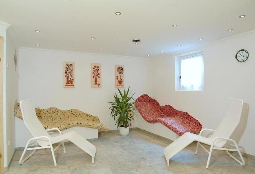 تختخواب و صبحانه Pension & Appartements Anny