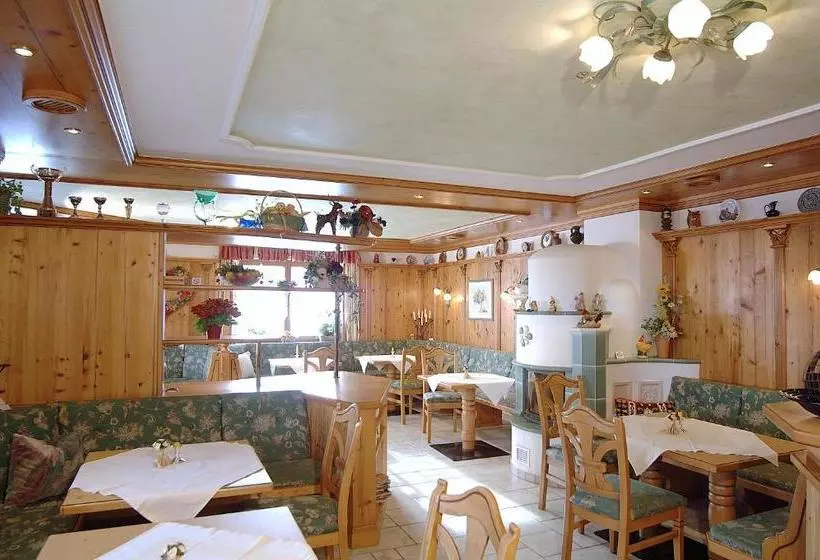 تختخواب و صبحانه Pension & Appartements Anny