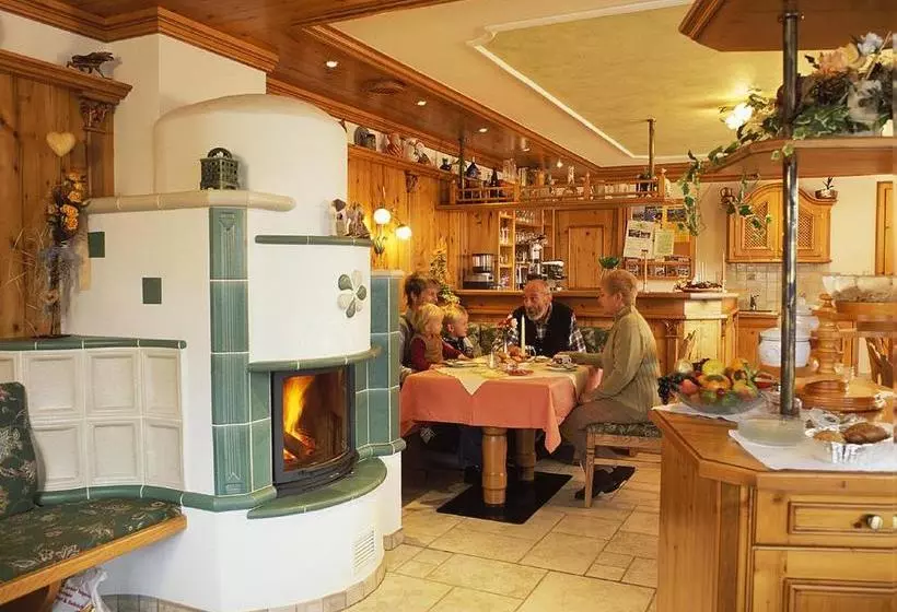 تختخواب و صبحانه Pension & Appartements Anny