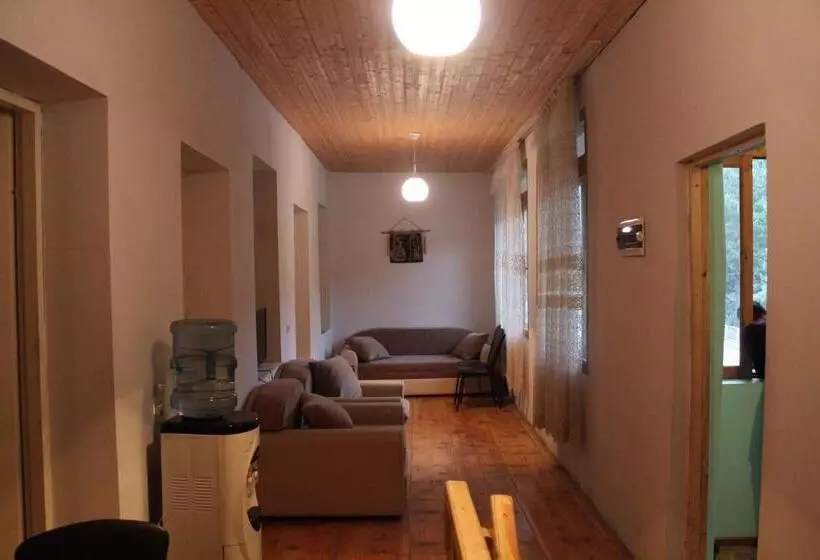 پانسیون Guest House Lela