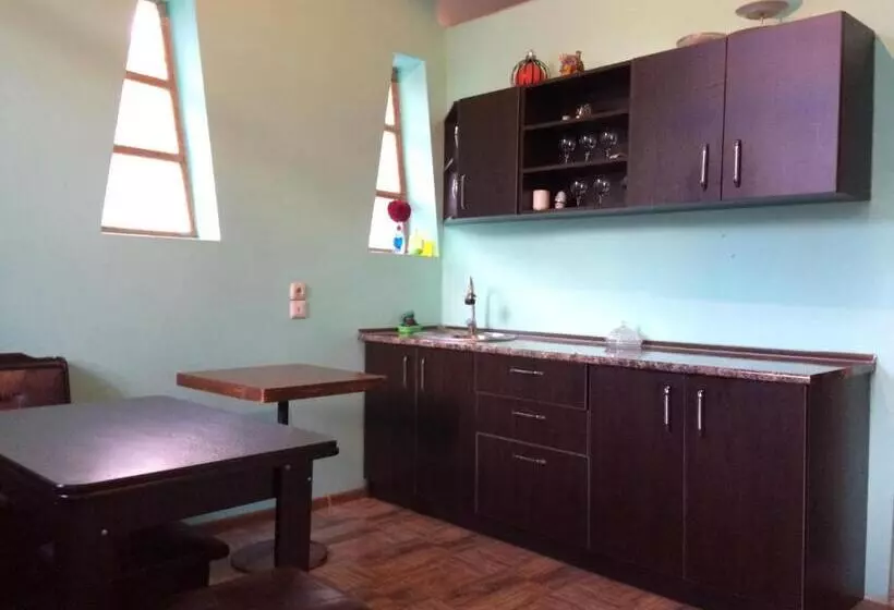 پانسیون Guest House Lela