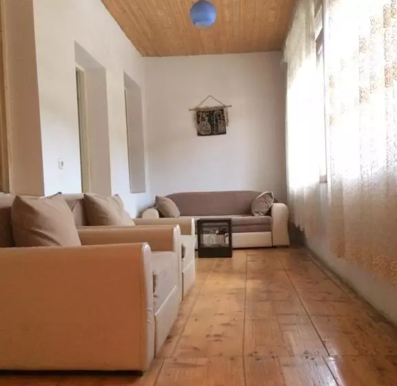 پانسیون Guest House Lela