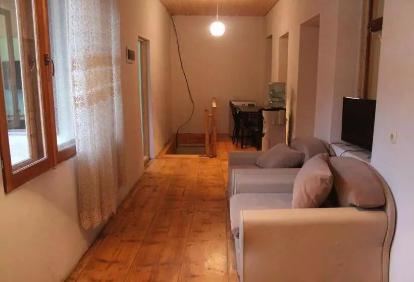 پانسیون Guest House Lela