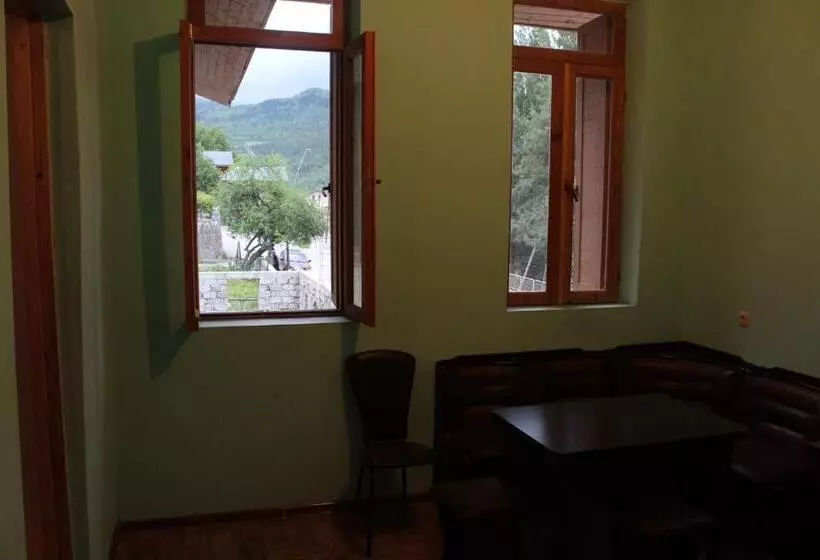 پانسیون Guest House Lela