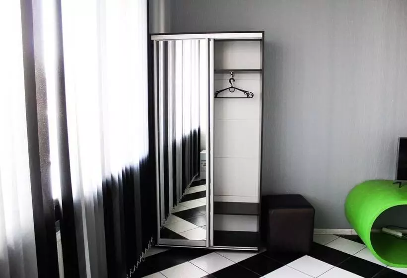 Zipper House   Hostel