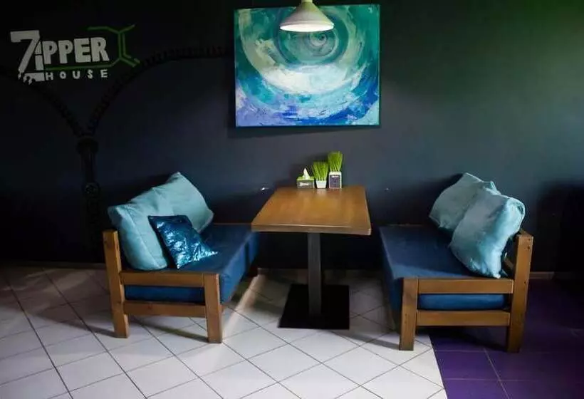 Zipper House   Hostel