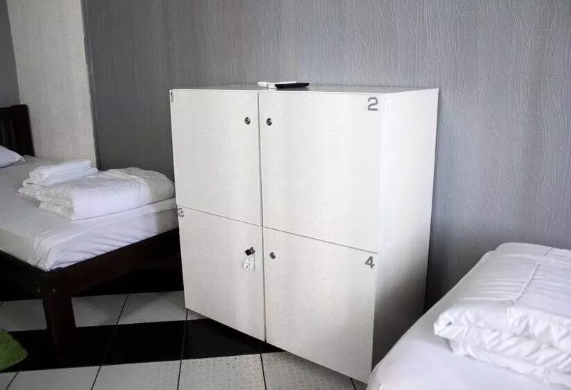 Zipper House   Hostel