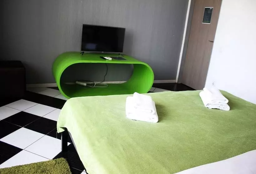 Zipper House   Hostel