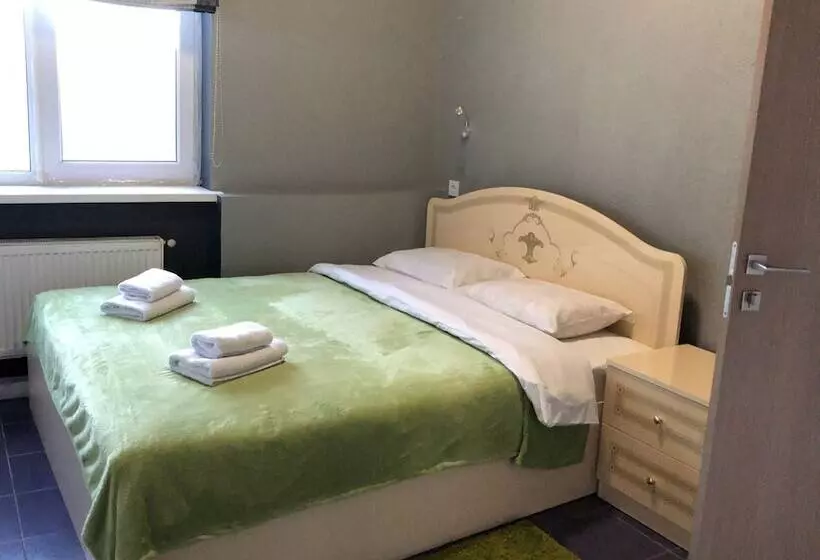 Zipper House   Hostel