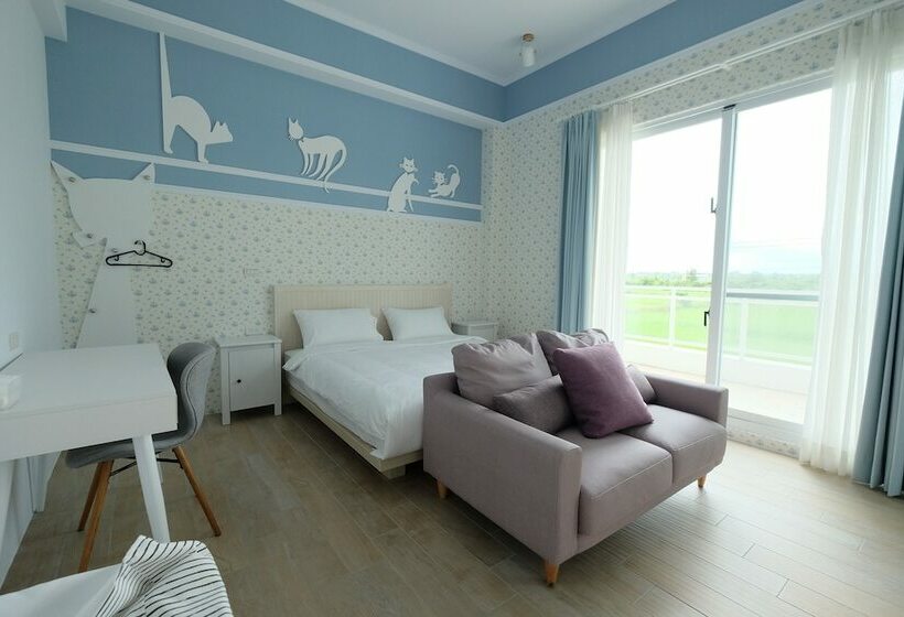 تختخواب و صبحانه Childlike House