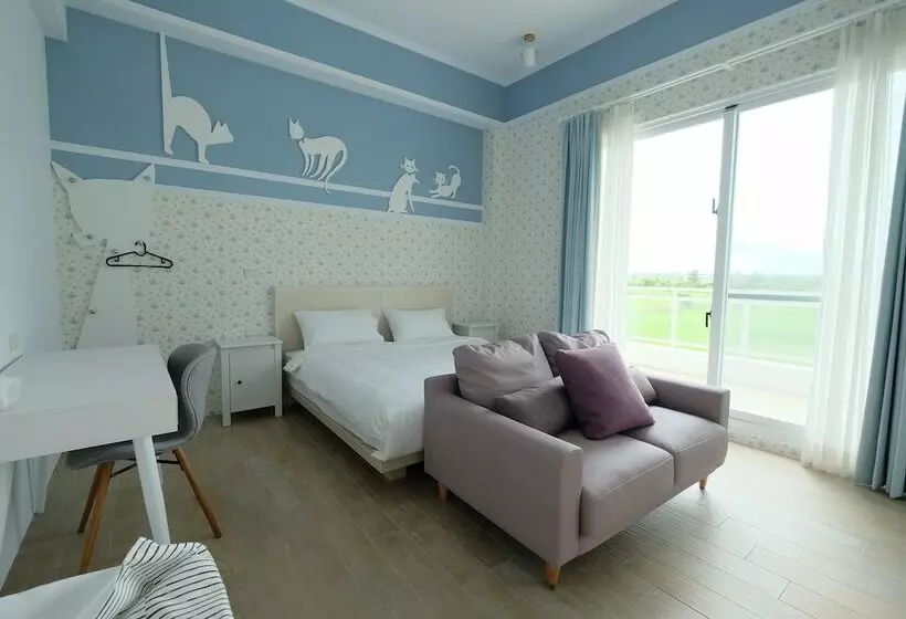 تختخواب و صبحانه Childlike House