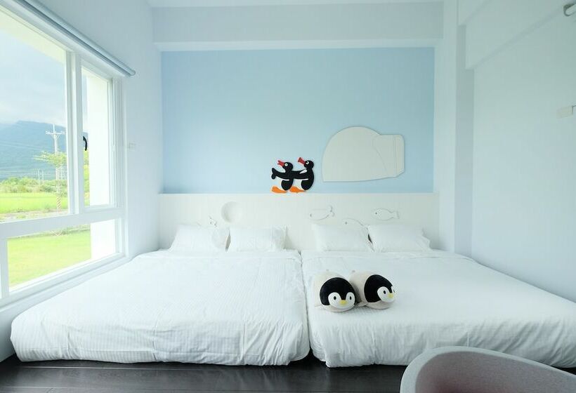 تختخواب و صبحانه Childlike House