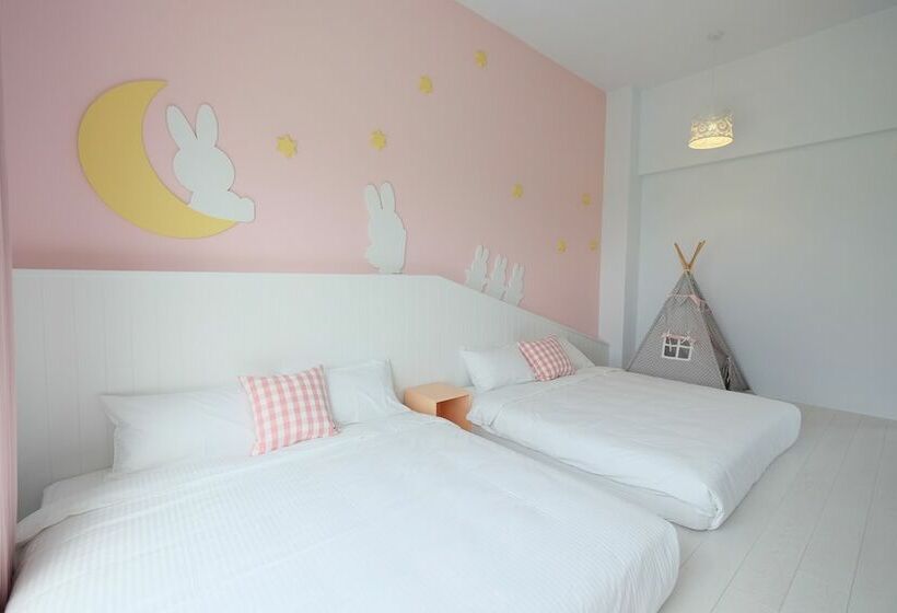 تختخواب و صبحانه Childlike House