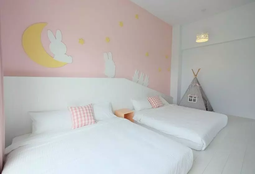 تختخواب و صبحانه Childlike House