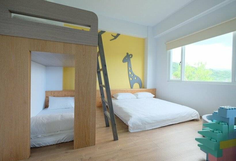 تختخواب و صبحانه Childlike House