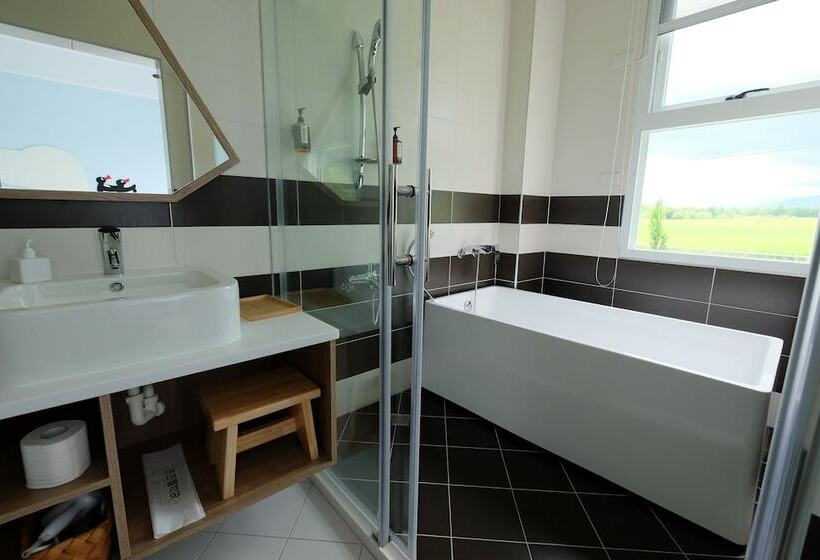 تختخواب و صبحانه Childlike House