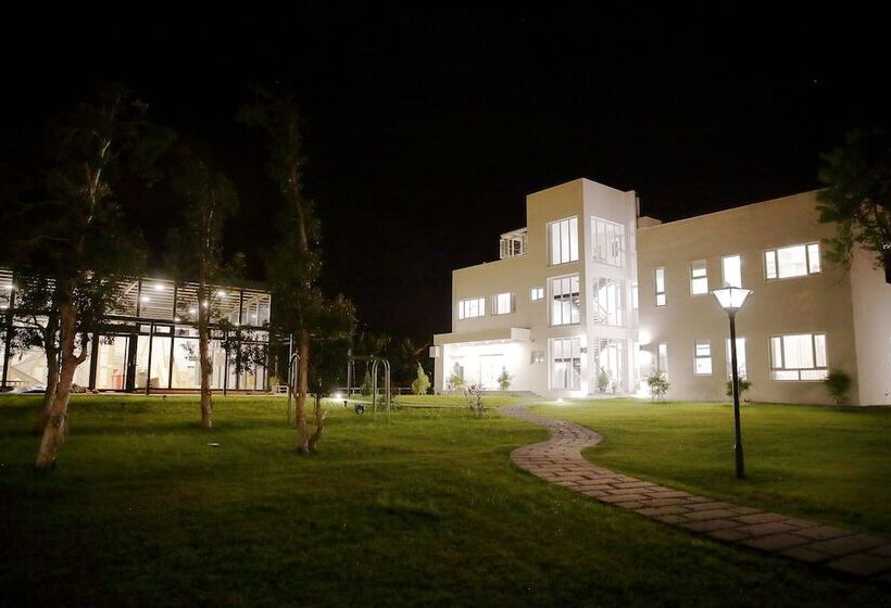 تختخواب و صبحانه Childlike House