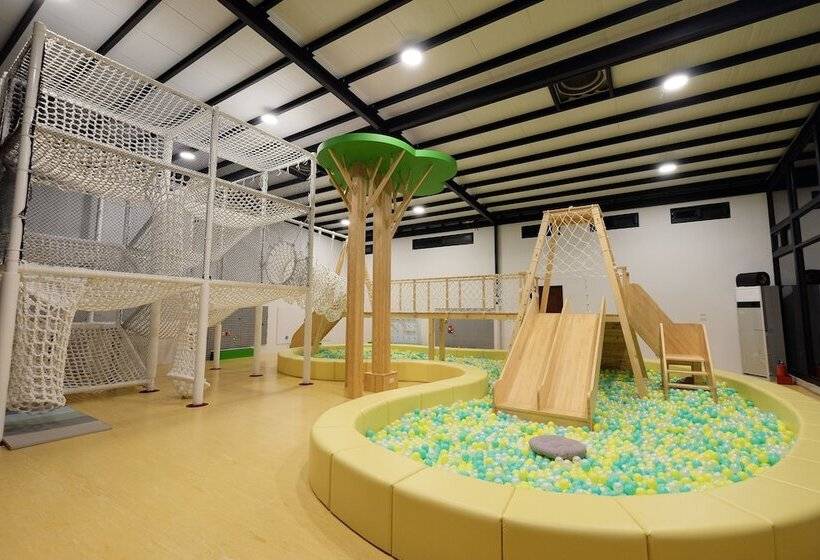 تختخواب و صبحانه Childlike House