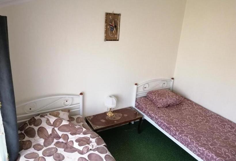 پانسیون Komnata V Gostevom Dome Na Metro Osokorki