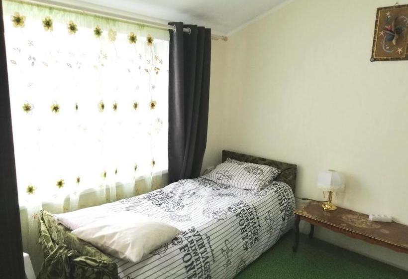 پانسیون Komnata V Gostevom Dome Na Metro Osokorki