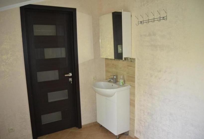 پانسیون Komnata V Gostevom Dome Na Metro Osokorki