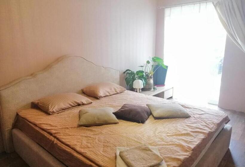 پانسیون Komnata V Gostevom Dome Na Metro Osokorki