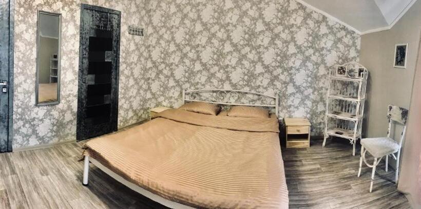 پانسیون Komnata V Gostevom Dome Na Metro Osokorki