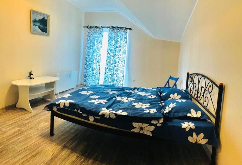 پانسیون Komnata V Gostevom Dome Na Metro Osokorki