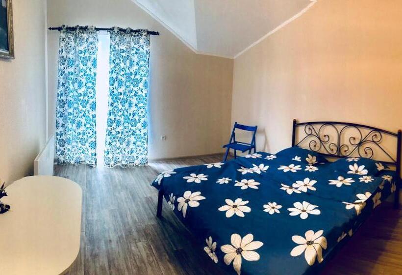 پانسیون Komnata V Gostevom Dome Na Metro Osokorki