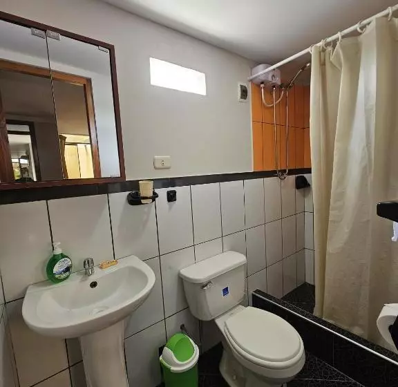 ユースホステル Anita Hostal