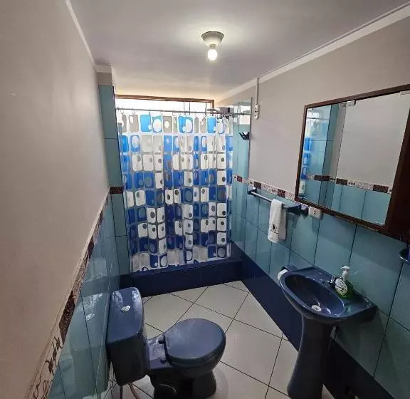 ユースホステル Anita Hostal