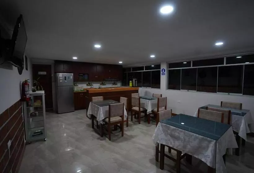 ユースホステル Anita Hostal