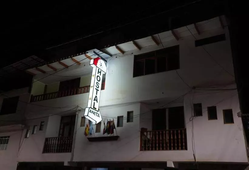 ユースホステル Anita Hostal