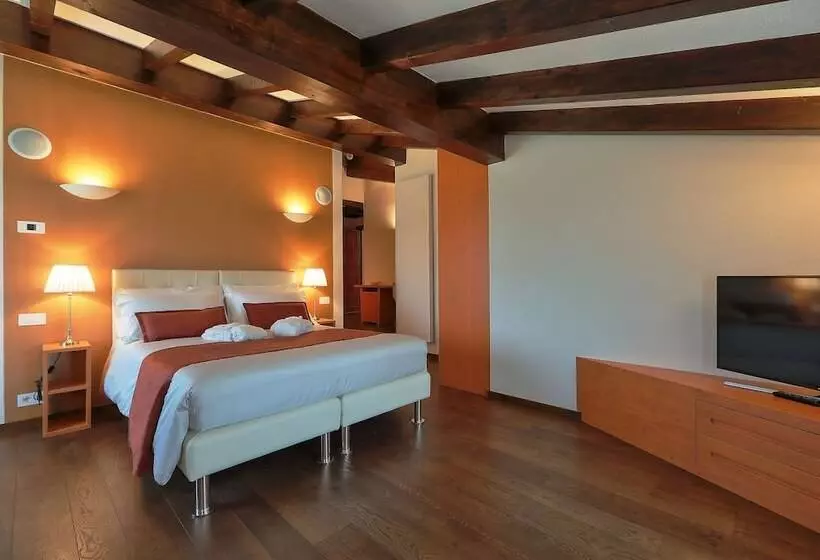 هتل Relais Val D'orcia