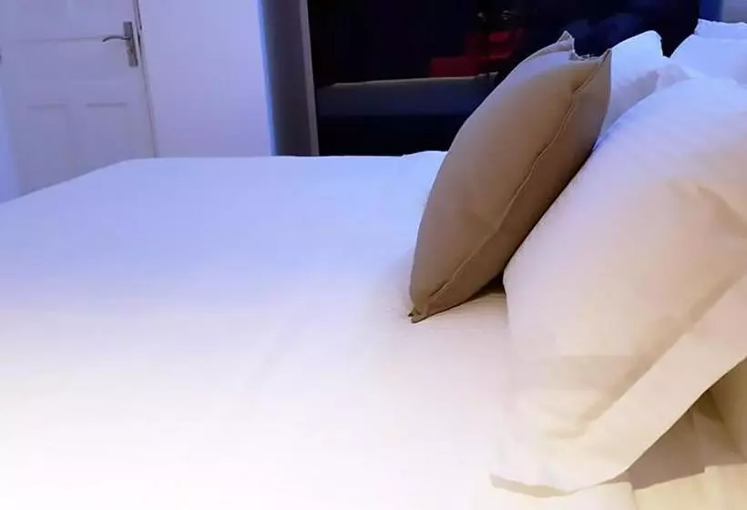 پانسیون Amina Residency