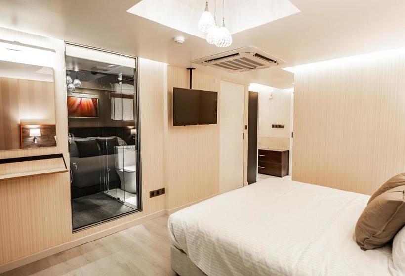 پانسیون Amina Residency