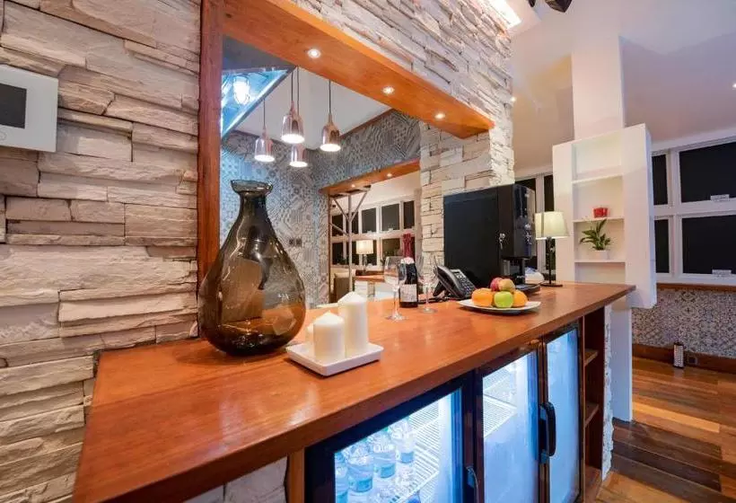 پانسیون Amina Residency