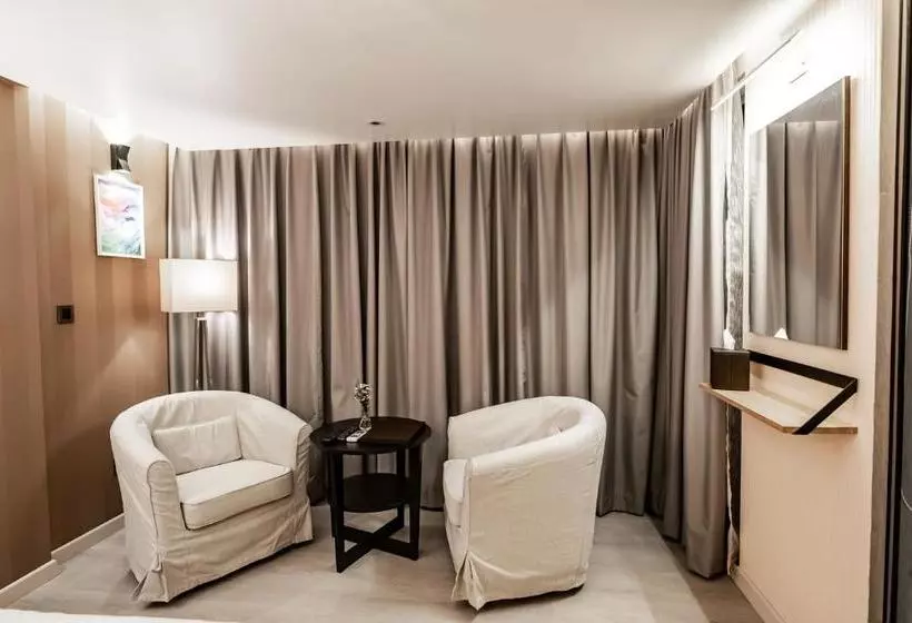 پانسیون Amina Residency