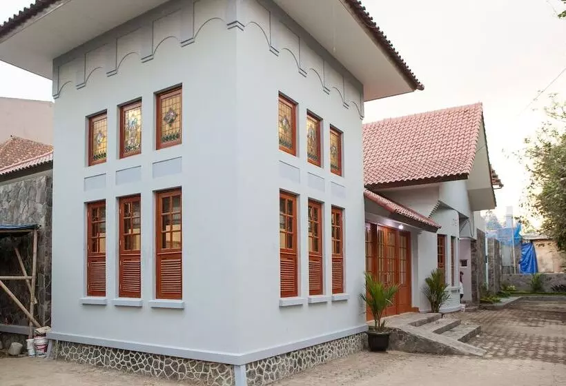 Majatalo Reddoorz Plus Near Pasundan University