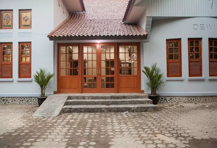 Majatalo Reddoorz Plus Near Pasundan University