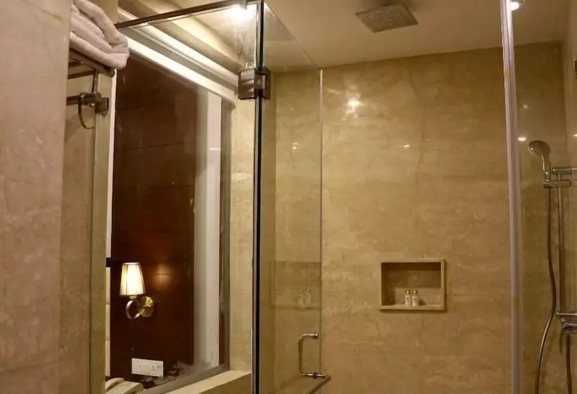 Tiaraa Hotels & Resorts