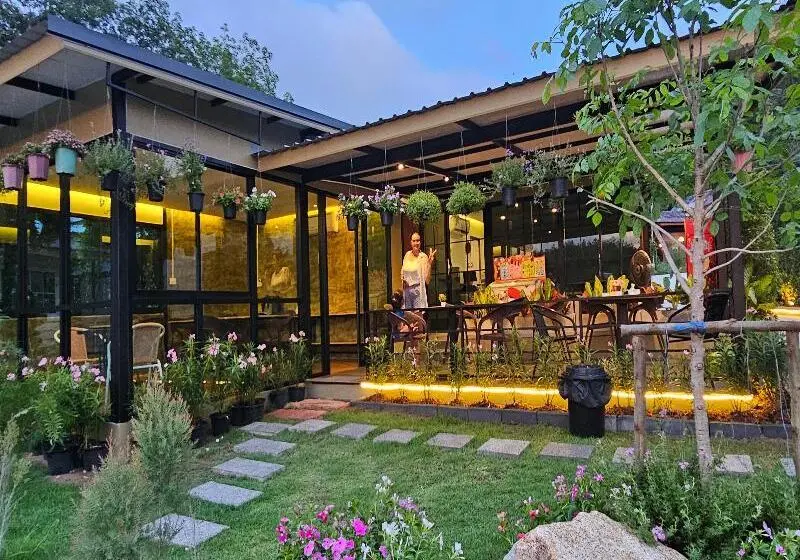 ホテル Nararin Family House